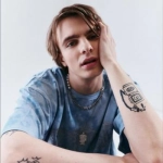 Исполнитель: Mayot