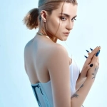 Исполнитель: Mona