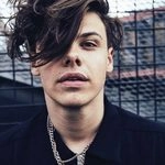 Исполнитель: YUNGBLUD